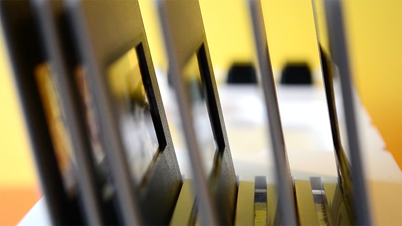 brendan-dawes-plastic-players-designboom-03