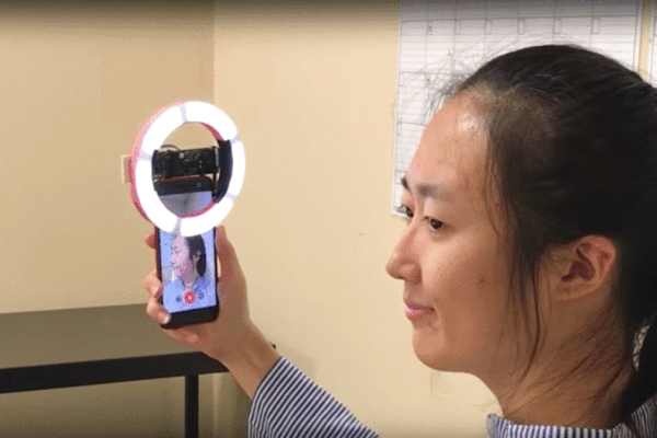 bellus3D face camera at CES 2017 puts regular selfies to shame