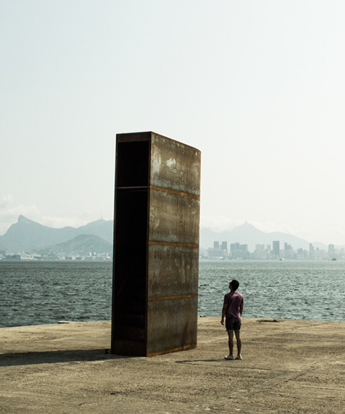 felippe moraes pays homage to the horizon with a towering metal monument in rio