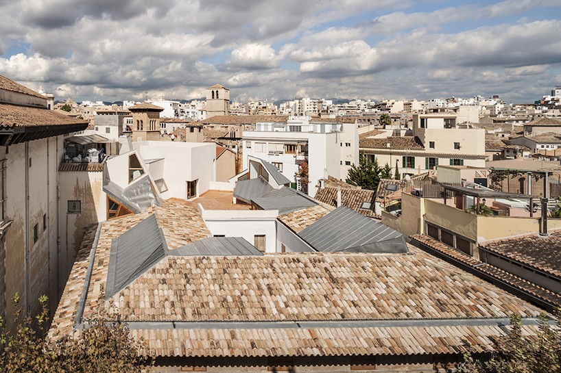 flores-+-prats-architects-+-duch-piza-cultural-center-casal-balaguer-palma-de-mallorca-designboom-01
