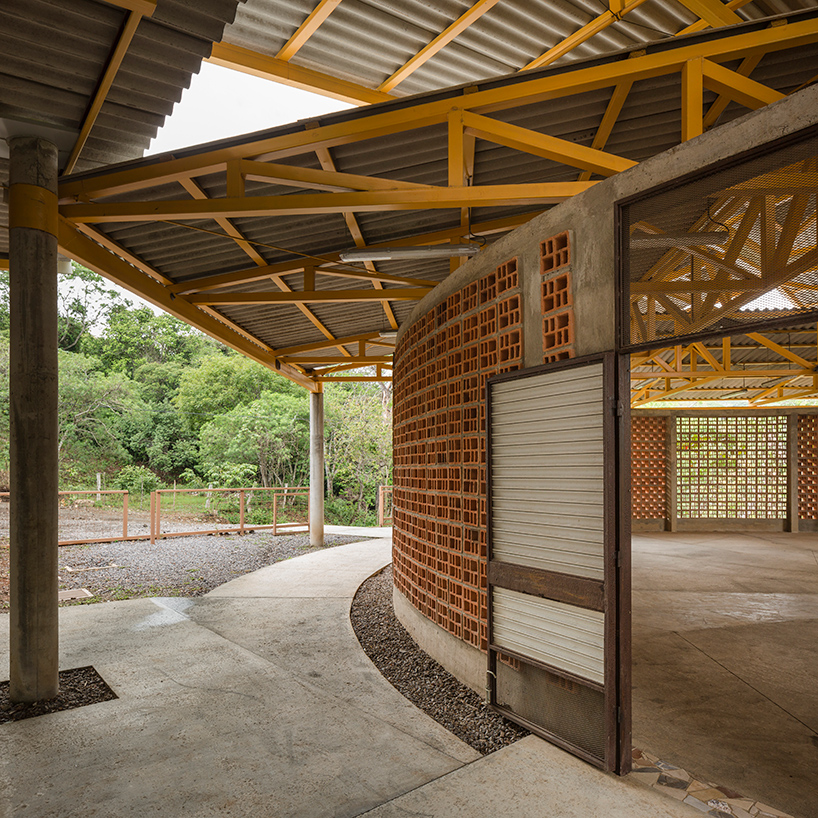 fournier-rojas-arquitectos-community-center-of-el-rodeo-de-mora-costa-rica-designboom-02