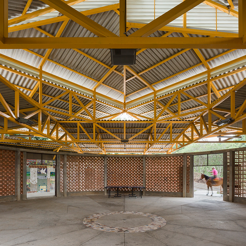 fournier-rojas-arquitectos-community-center-of-el-rodeo-de-mora-costa-rica-designboom-02