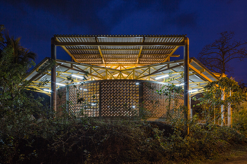 fournier-rojas-arquitectos-community-center-of-el-rodeo-de-mora-costa-rica-designboom-02
