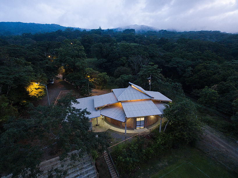 fournier-rojas-arquitectos-community-center-of-el-rodeo-de-mora-costa-rica-designboom-02