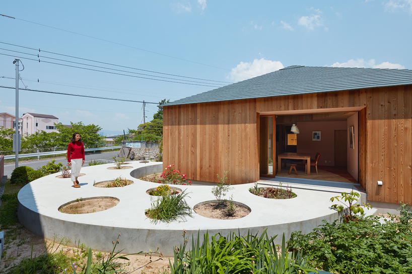 fujiwaramuro-architects-house-in-mukainada-hiroshima-japan-designboom-01