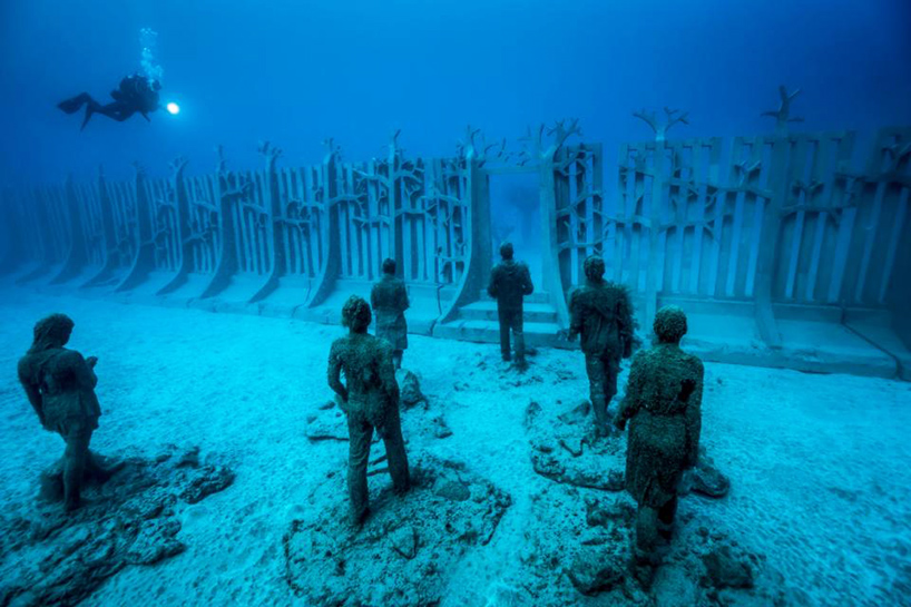 jason-decaires-taylor-new-underwater-sculptures-designboom-01