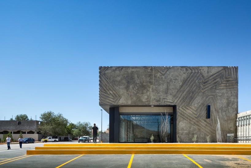 jorge-urias-studio-anapra-mexico-designboom-02