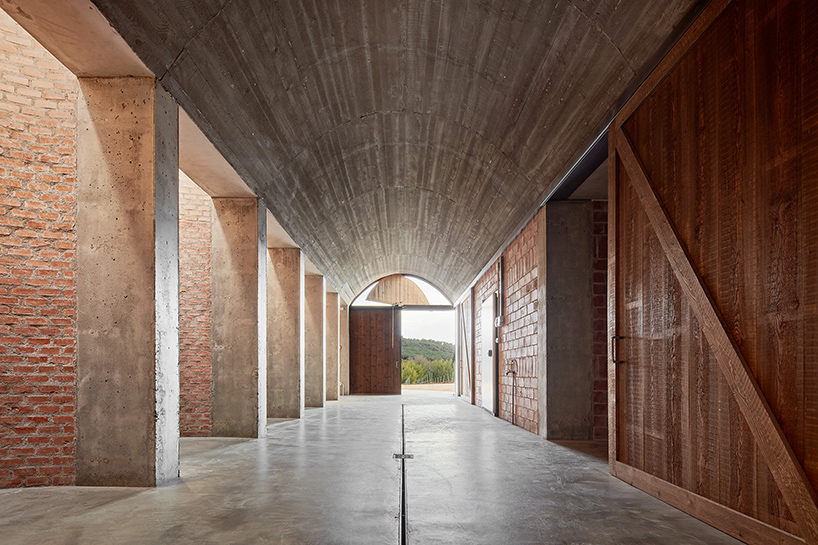 jorge-vidal-tomas-victor-rahola-mont-ras-winery-girona-catalonia-spain-designboom-02