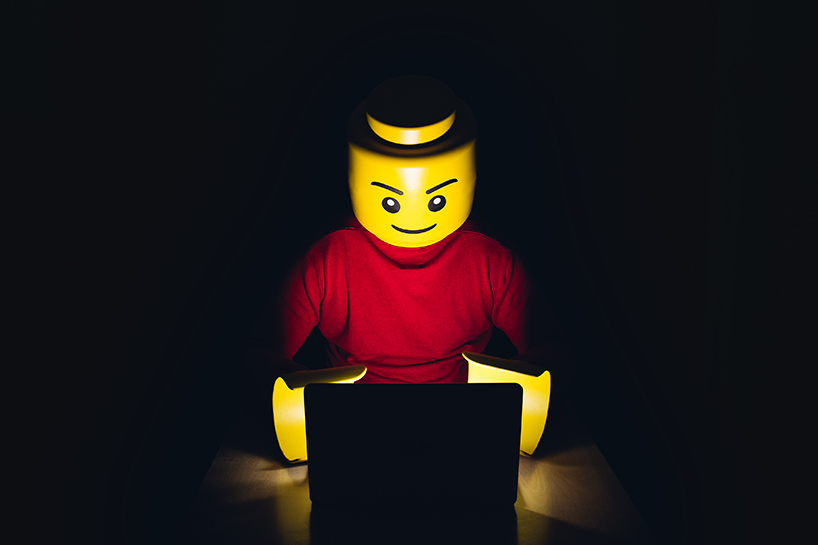 michal-kulesza-life-of-a-lego-man-designboom-02