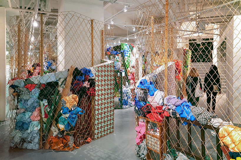 people's-architecture-office-stuff-wall-installation-k11-hong-kong-designboom-01
