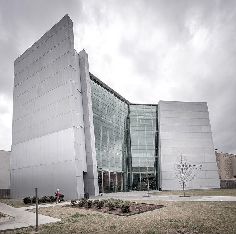 pygmalion-karatzas-wwii-museum-designboom-08