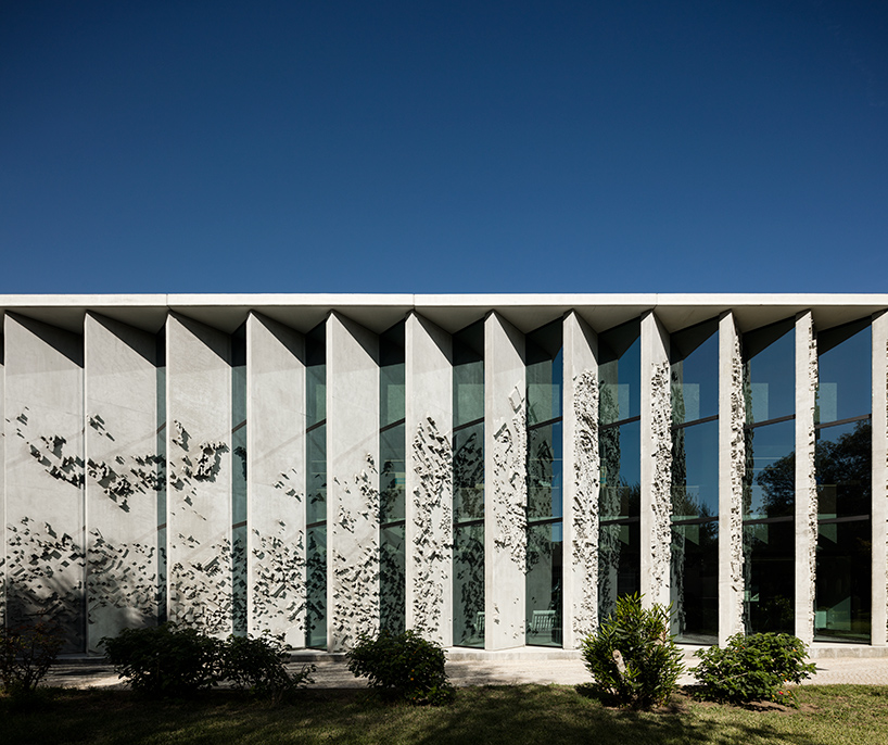 vhils-alexandre-farto-headquarters-gs1-portugal-lisbon-designboom-02