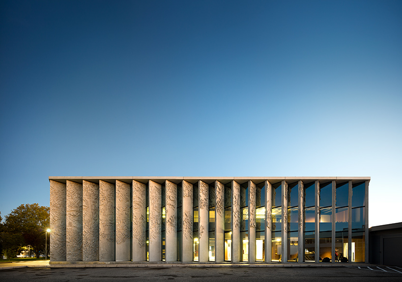 vhils-alexandre-farto-headquarters-gs1-portugal-lisbon-designboom-02