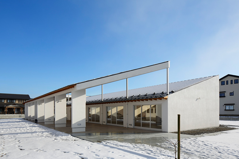 zai-shirakawa-architects-&-associates-meetingplace-of-the-tohoku-designboom-02