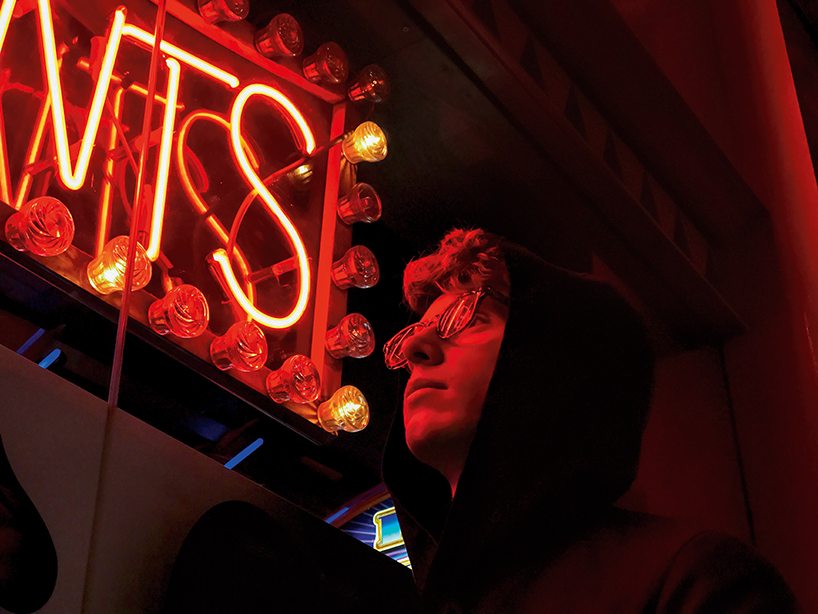 apple-one-night-iphone-02