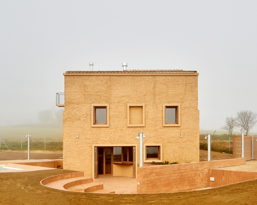 arquitectura-g camouflages country house into its landscape outside barcelona