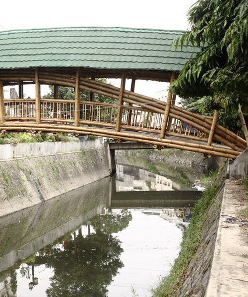 indonesian architects without borders construct bamboo bridge in solo, java