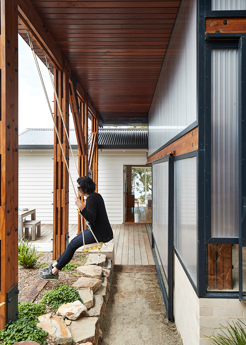 austin-maynard-architects-dorman-house-lorne-victoria-australia-designboom-02