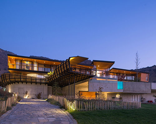 GITC arquitectura complete casa chamisero on chilean mountain range
