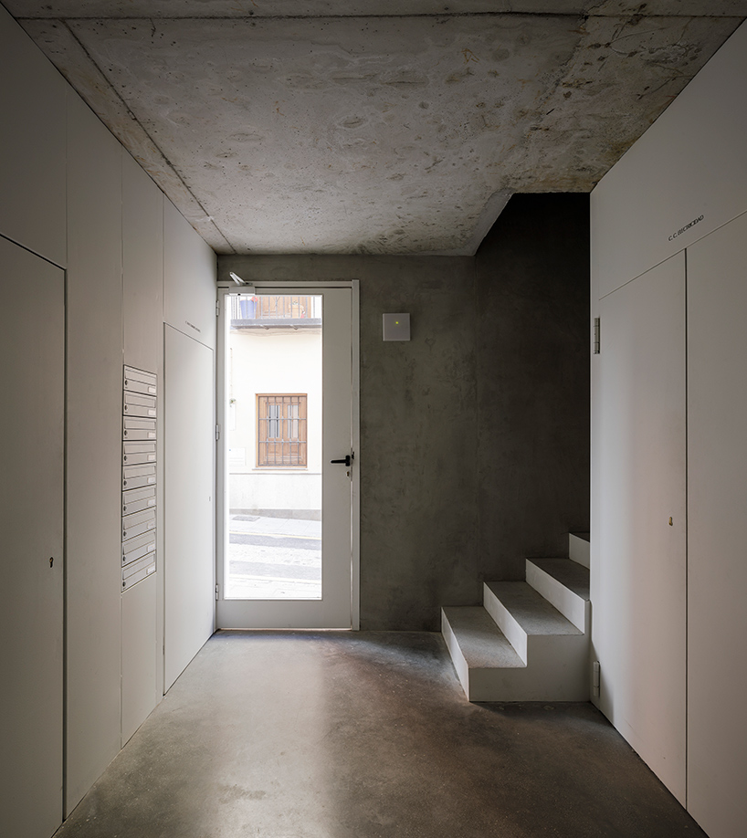 elisa-valero-architectura-experimental-apartments-granada-spain-designboom-02