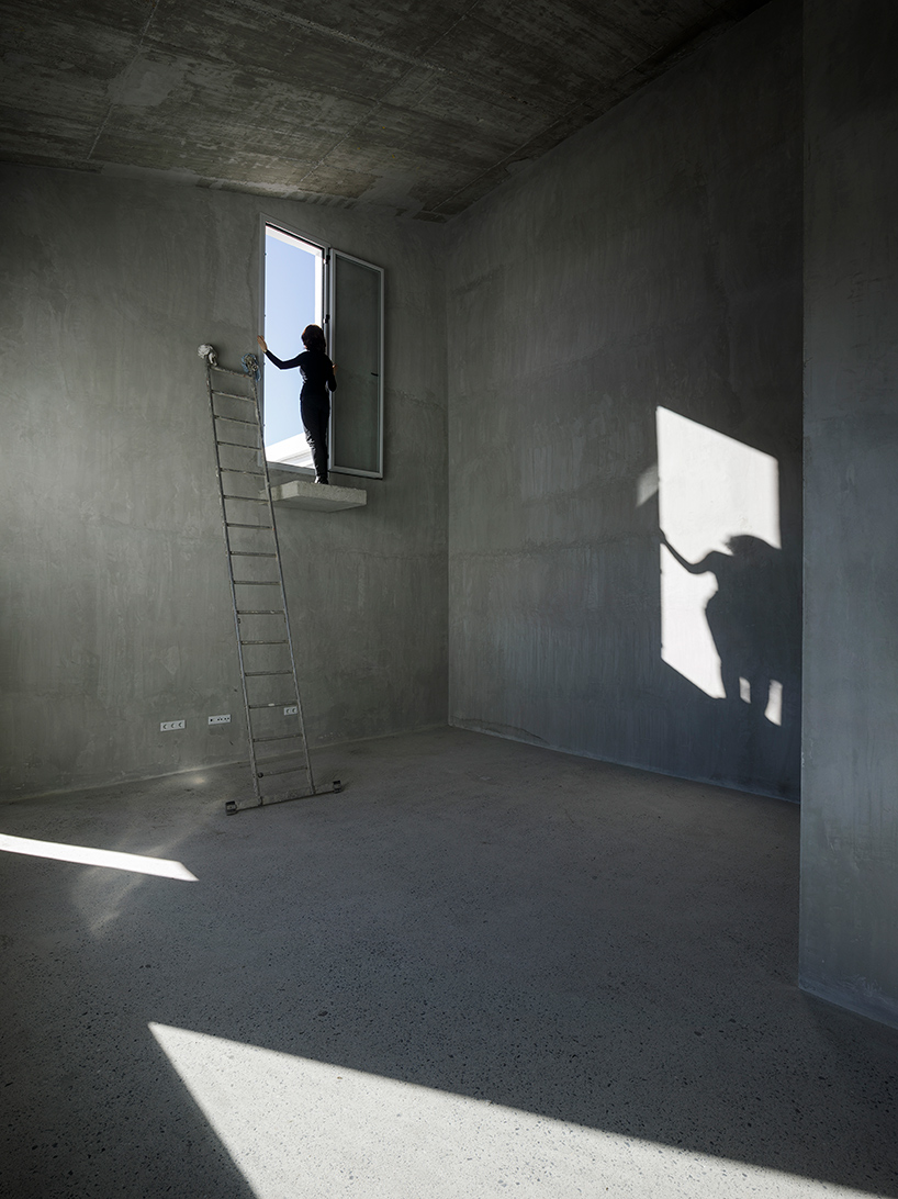 elisa-valero-architectura-experimental-apartments-granada-spain-designboom-02