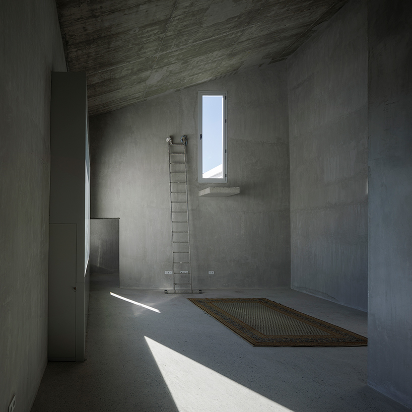 elisa-valero-architectura-experimental-apartments-granada-spain-designboom-02