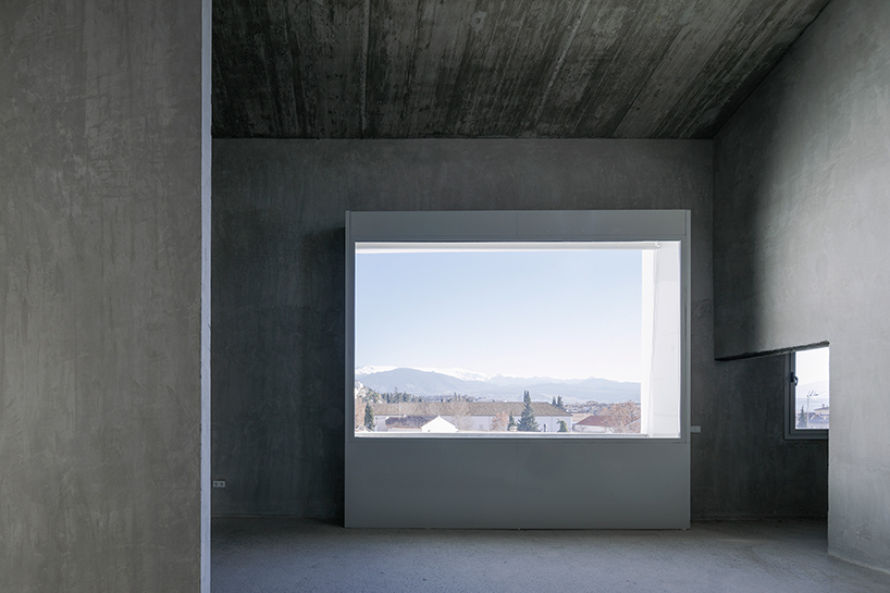 elisa-valero-architectura-experimental-apartments-granada-spain-designboom-02