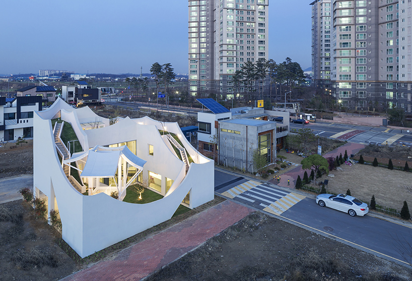 iroje-khm-architects-flying-house-incheon-south-korea-designboom-02
