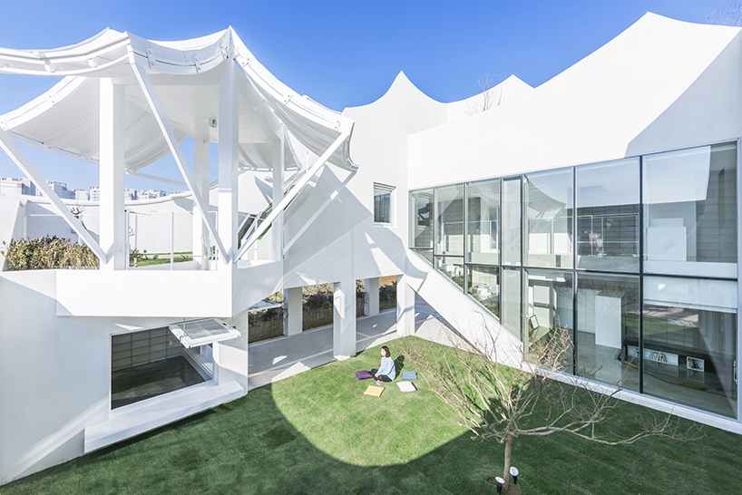 iroje-khm-architects-flying-house-incheon-south-korea-designboom-02