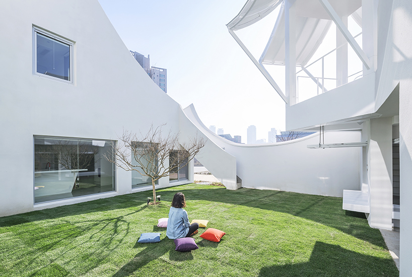 iroje-khm-architects-flying-house-incheon-south-korea-designboom-02
