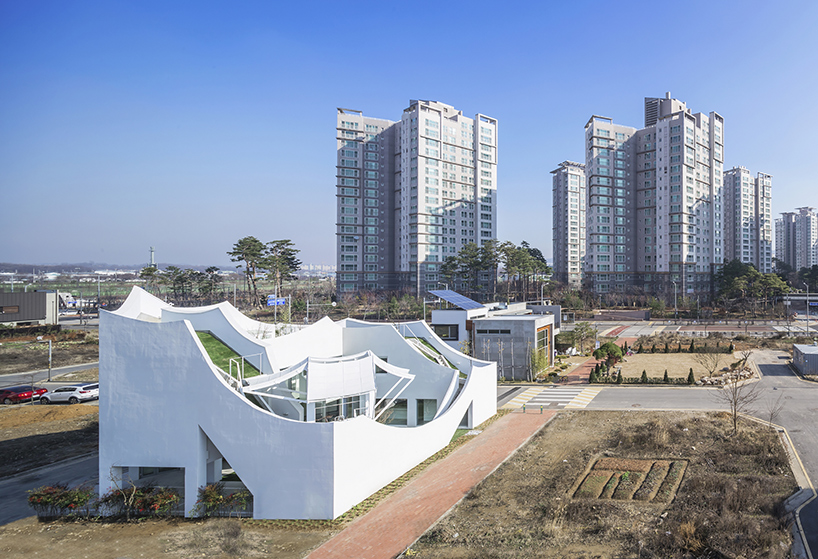 iroje-khm-architects-flying-house-incheon-south-korea-designboom-02