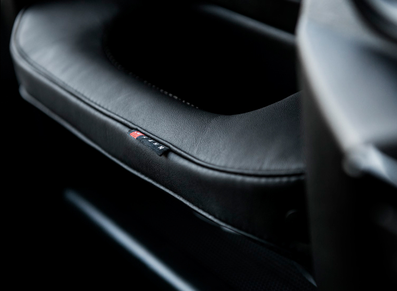 land rover defender 2.2 TDCI pickup project kahn designboom