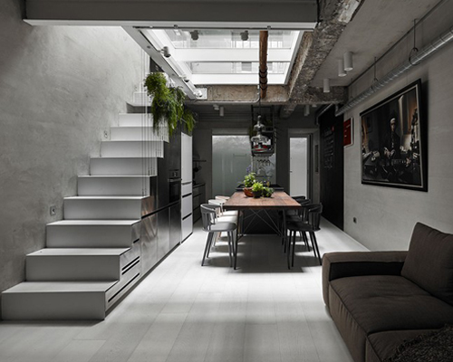 KC design studio lights up townhouse with glazed openings in taiwan