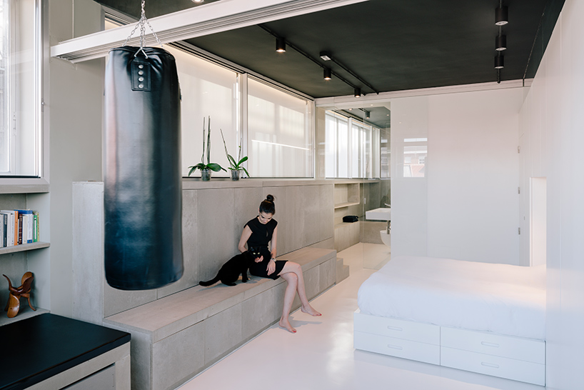 marta-munoz-josean-ruiz-esquiroz-ctrl-green-office-apartment-madrid-interiors-designboom-02