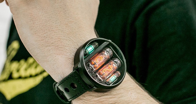 NIWA watch uses nixie tubes to show the time like a neon sign