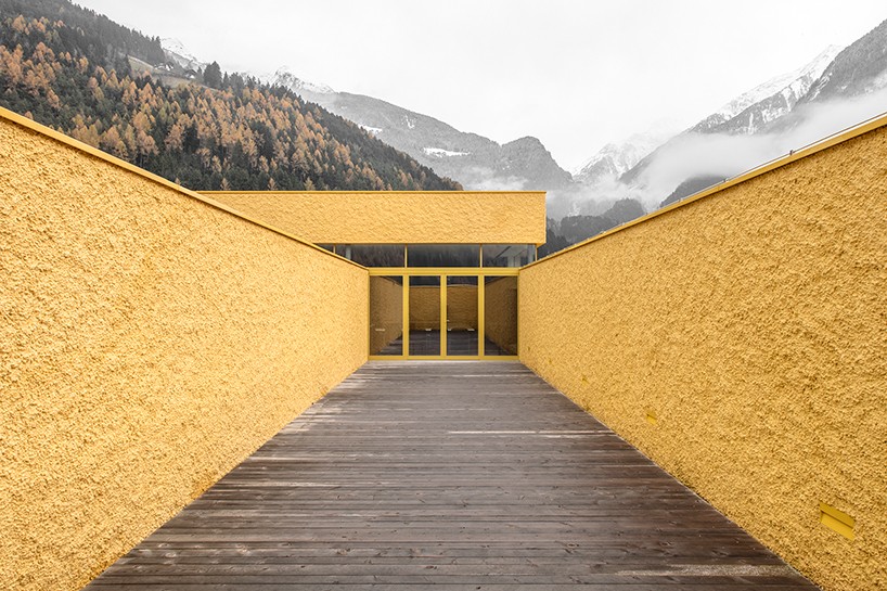 pedevilla-architects-fire-station-sand-in-taufers-designboom-01
