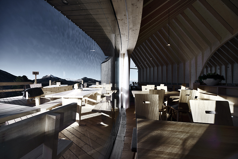 peter-pichler-architecture-oberholz-mountain-hut-dolomites-designboom-03
