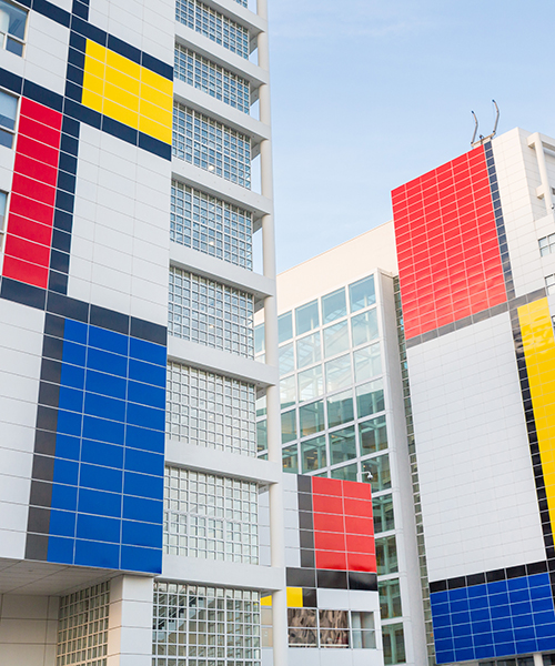 richard meier's city hall in the hague transformed into the 'world's largest mondrian'