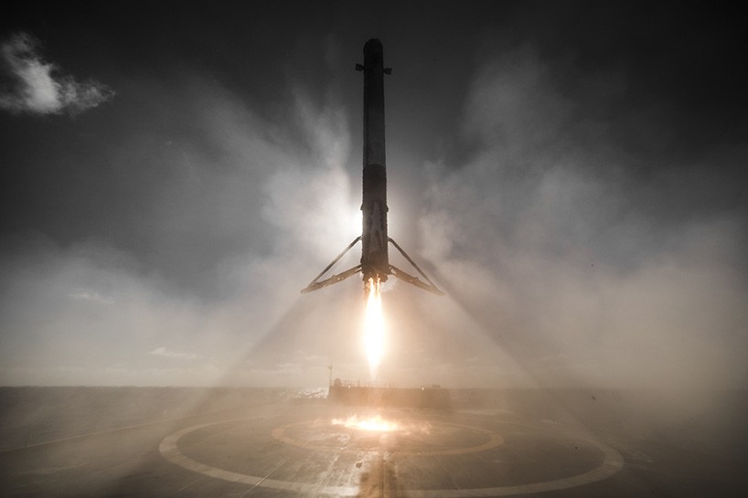 space-x-falcon-9-landing-designboom-02-20-2017-818-013