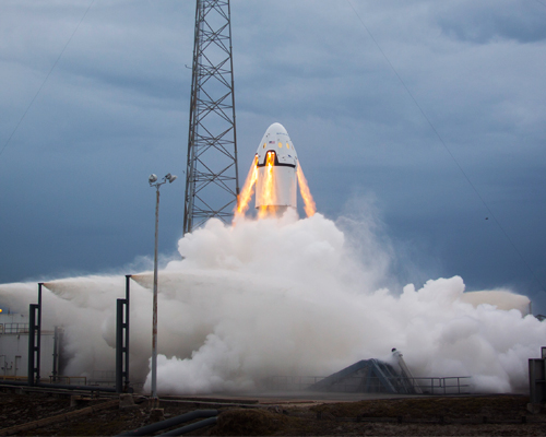 spaceX announces plans to fly two space tourists around the moon in 2018