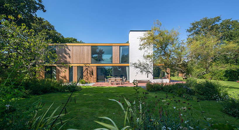 strom-architects-woodpeckers-house-new-forest-england-designboom-01