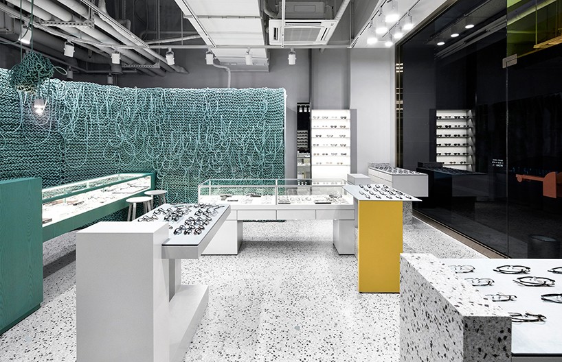 wallga-associate-end-piece-glasses-store-designboom-01