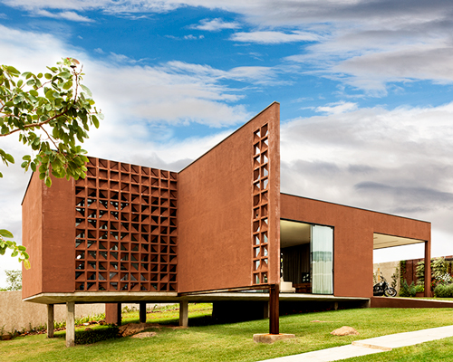 1:1 arquitetura:design ventilates brazilian home using perforated folded walls