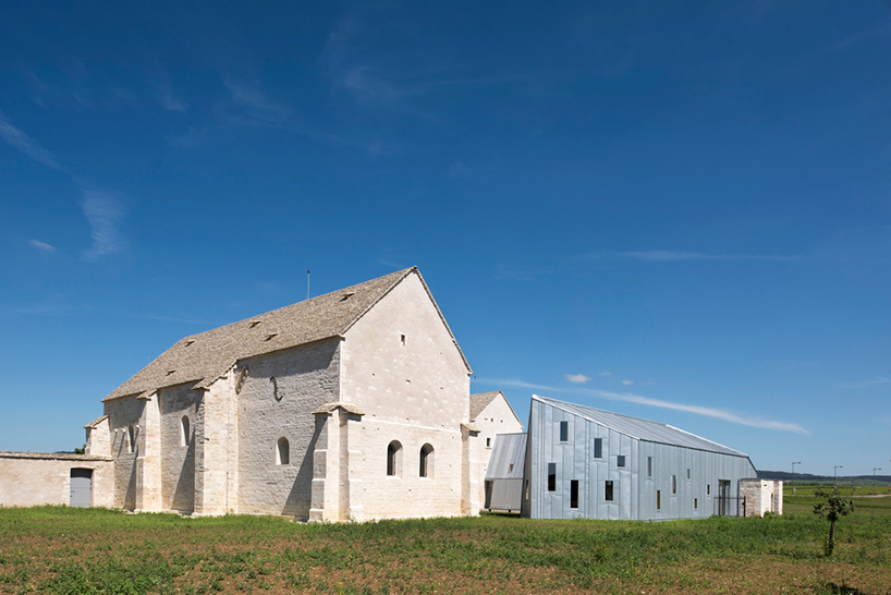 JUNG-architectures-simon-buri-hospital-of-meursault-conversion-france-designboom-02