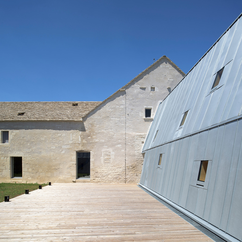 JUNG-architectures-simon-buri-hospital-of-meursault-conversion-france-designboom-02