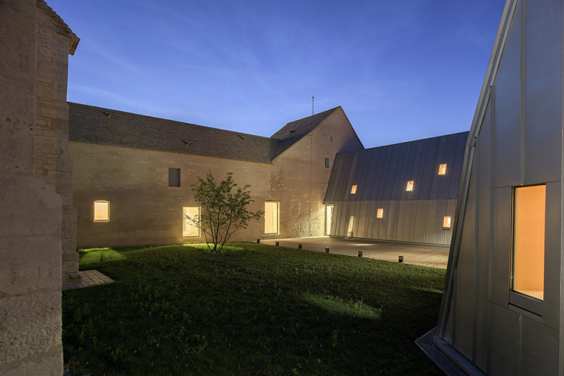 JUNG-architectures-simon-buri-hospital-of-meursault-conversion-france-designboom-02