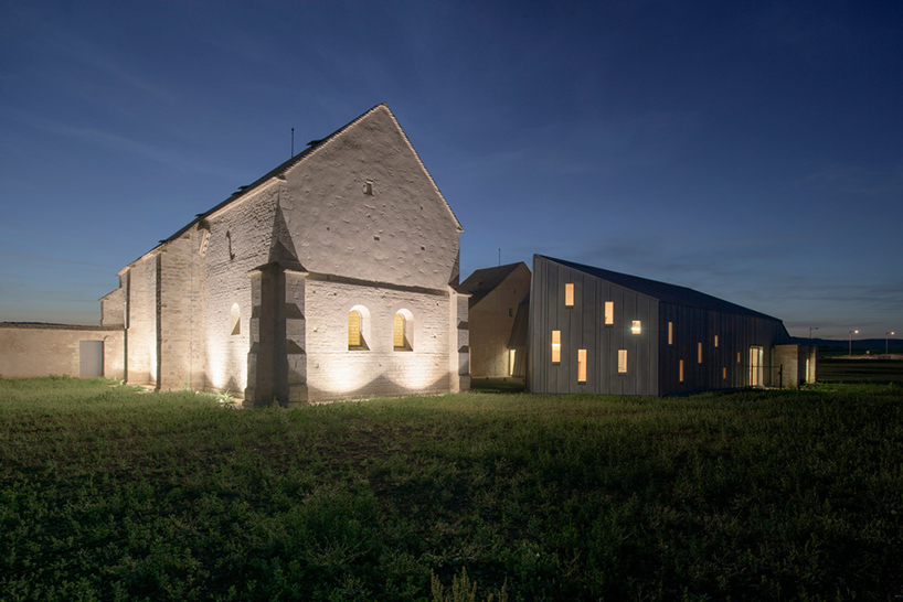 JUNG-architectures-simon-buri-hospital-of-meursault-conversion-france-designboom-02