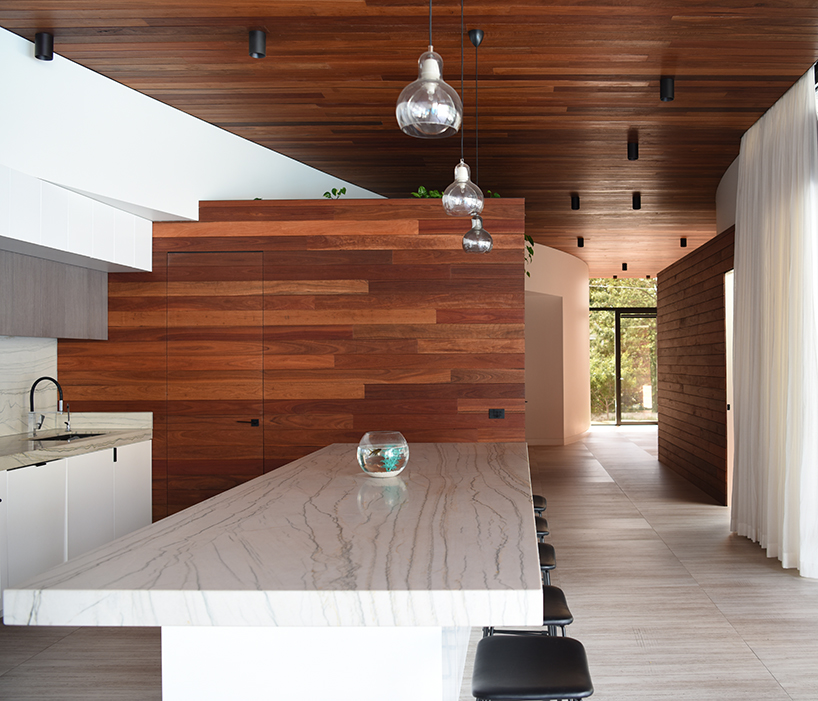 KUD-ivanhoe-house-australia-designboom-03