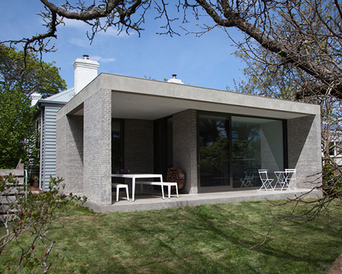 adam kane architects extends 1890's house with brick pavilion in trentham, australia