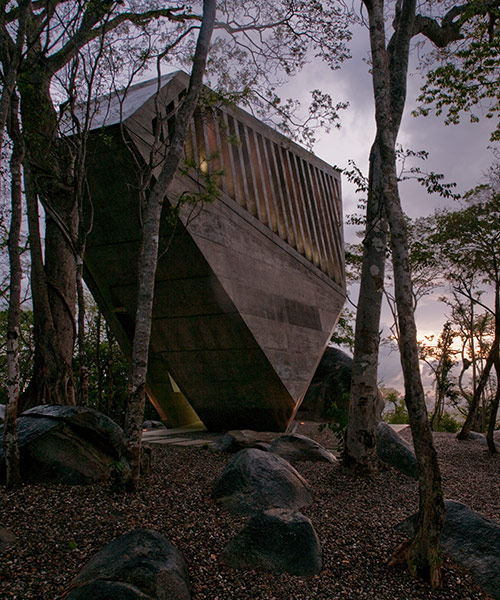BNKR arquitectura shares new photos of the sunset chapel in the acapulco hills